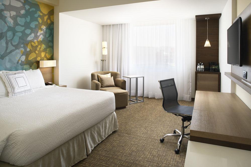 Courtyard By Marriott Χερμοσίγιο Εξωτερικό φωτογραφία