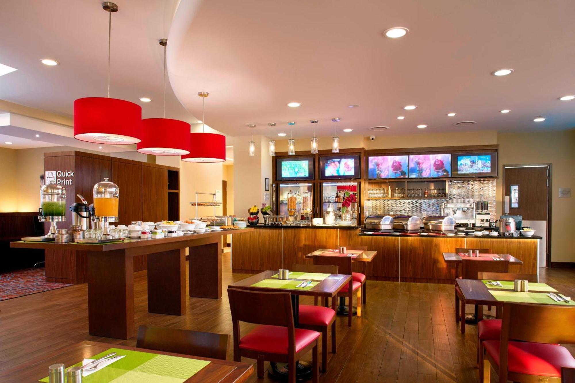 Courtyard By Marriott Χερμοσίγιο Εξωτερικό φωτογραφία
