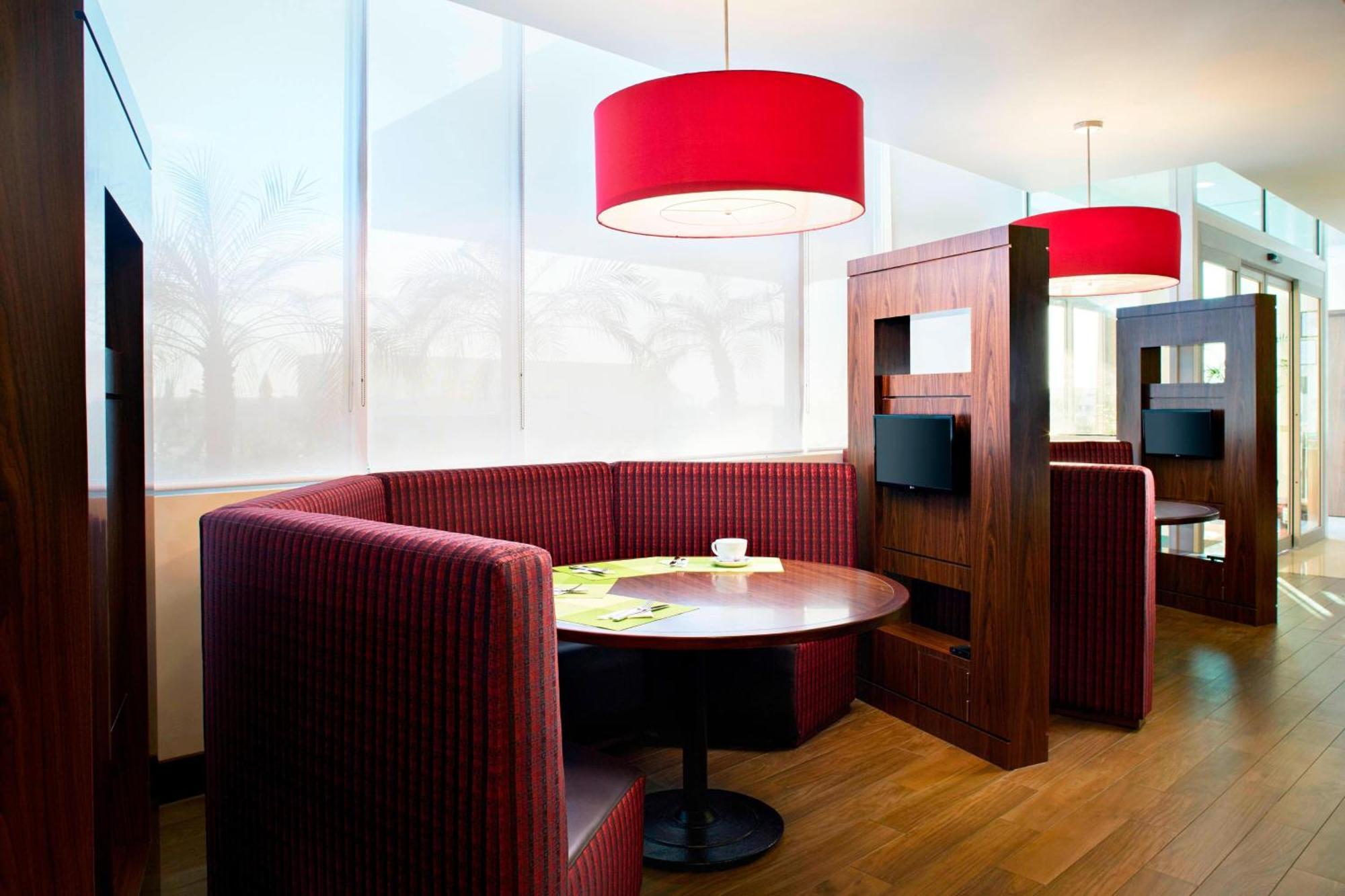 Courtyard By Marriott Χερμοσίγιο Εξωτερικό φωτογραφία