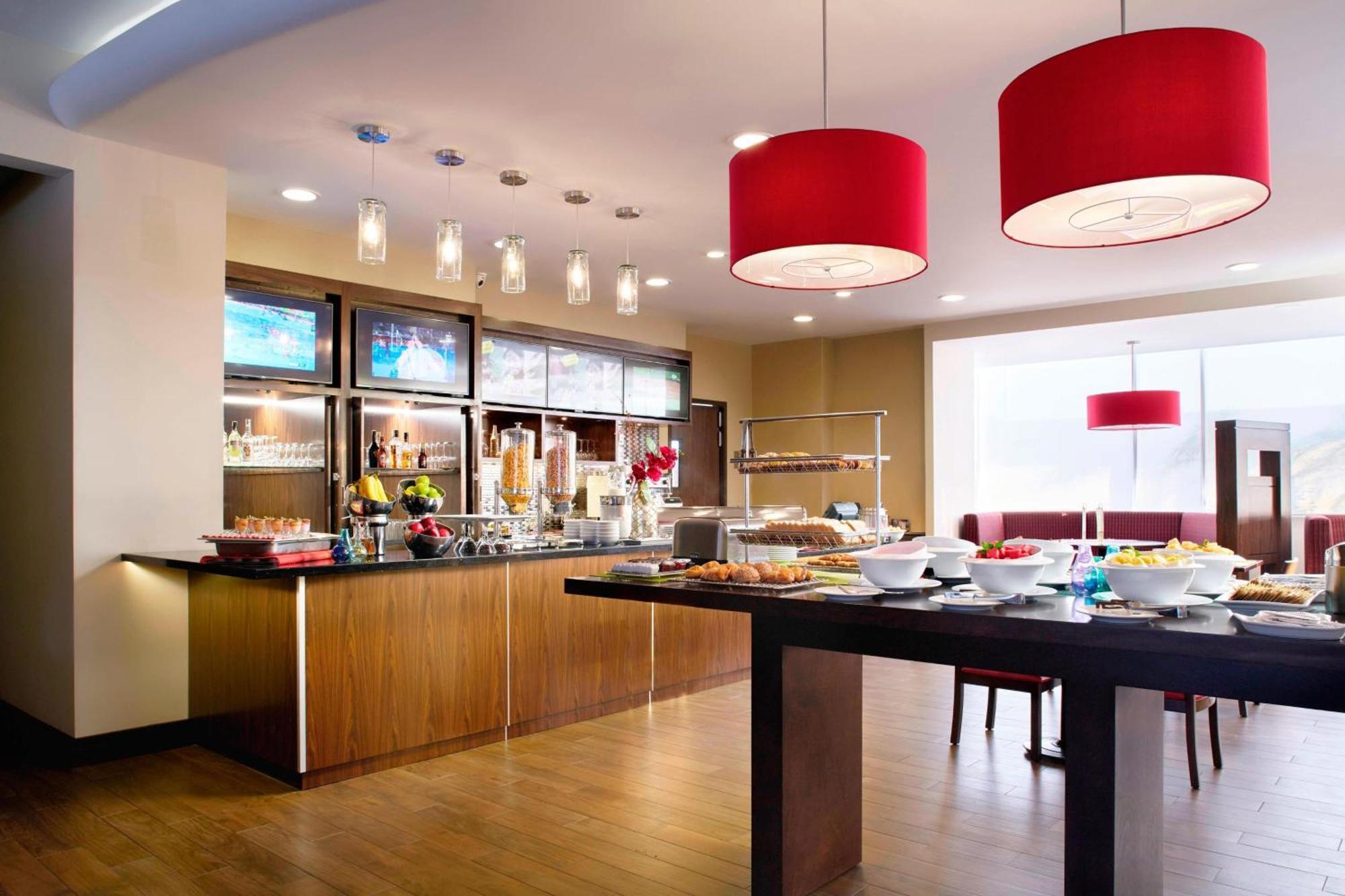 Courtyard By Marriott Χερμοσίγιο Εξωτερικό φωτογραφία