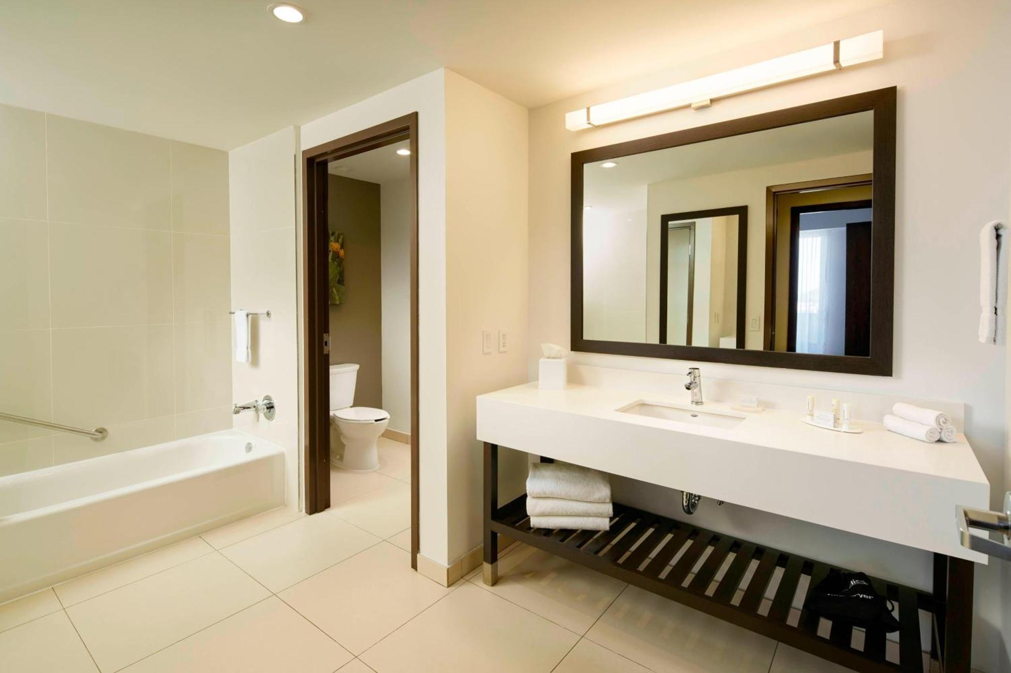 Courtyard By Marriott Χερμοσίγιο Εξωτερικό φωτογραφία