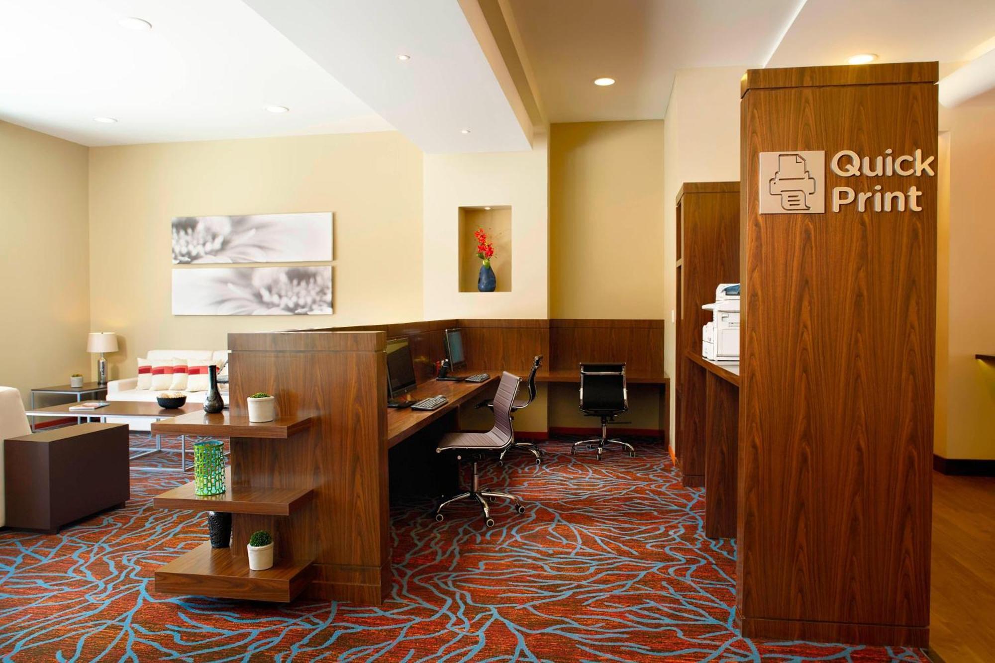 Courtyard By Marriott Χερμοσίγιο Εξωτερικό φωτογραφία