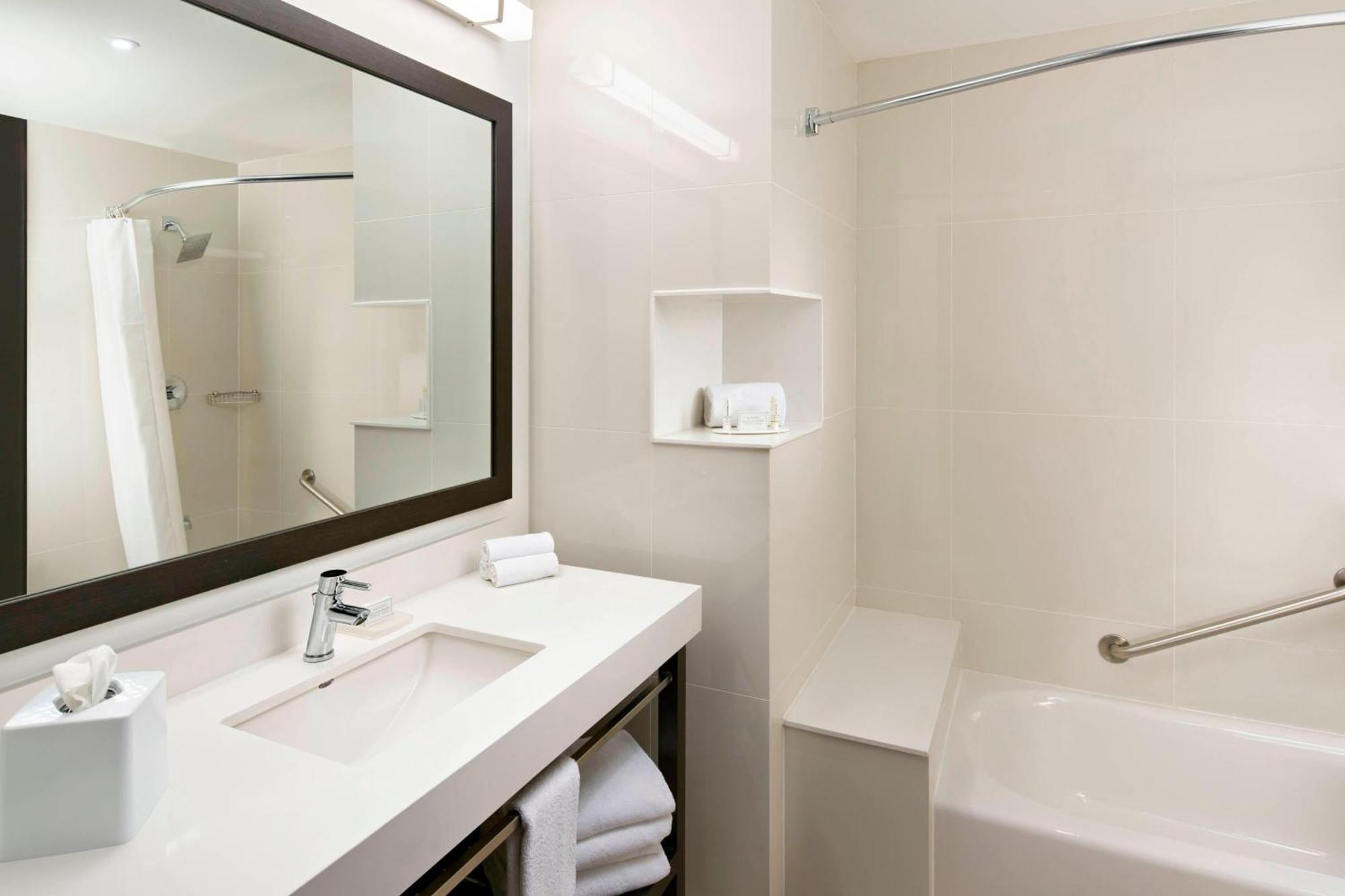 Courtyard By Marriott Χερμοσίγιο Εξωτερικό φωτογραφία