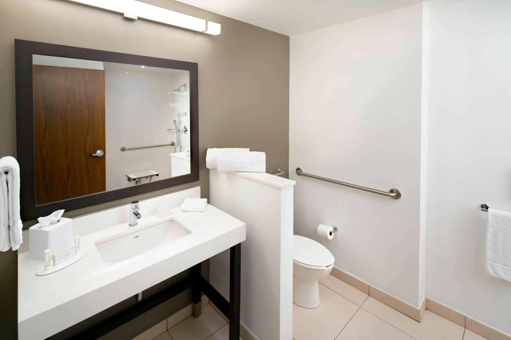 Courtyard By Marriott Χερμοσίγιο Εξωτερικό φωτογραφία