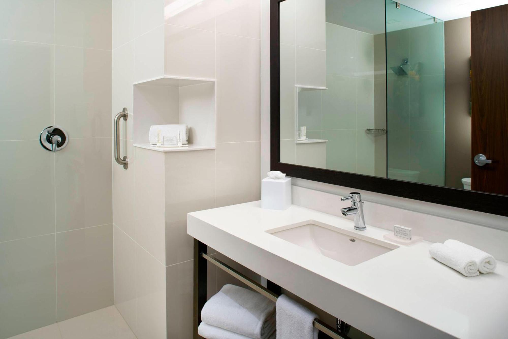 Courtyard By Marriott Χερμοσίγιο Εξωτερικό φωτογραφία